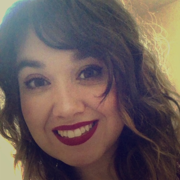 Meet your Posher, Alyssa - Picture 1 of 1